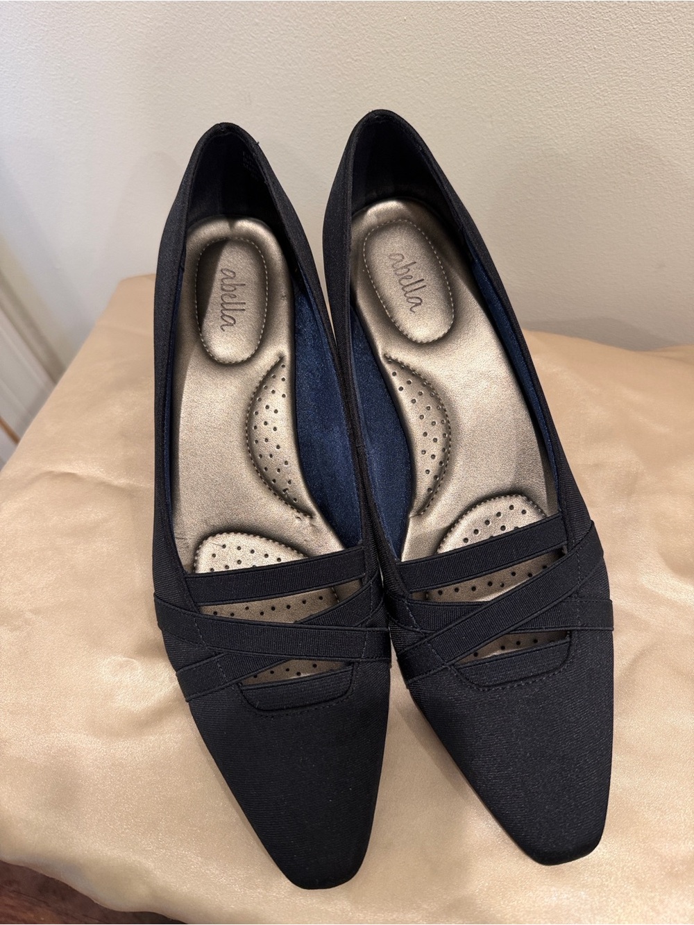 Abella Navy Mid-Heel Pumps AA Jenae